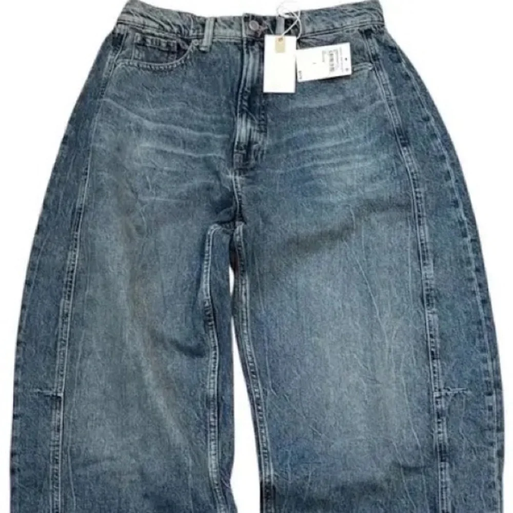 BRAND NEW Good American good extreme barrel Jeans size 6 NWT!๐๐ - Picture 6 of 15
